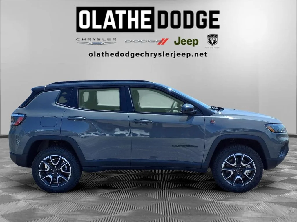 New 2026 Sting-Gray Clear-Coat Exterior Paint Jeep Trailhawk image 28