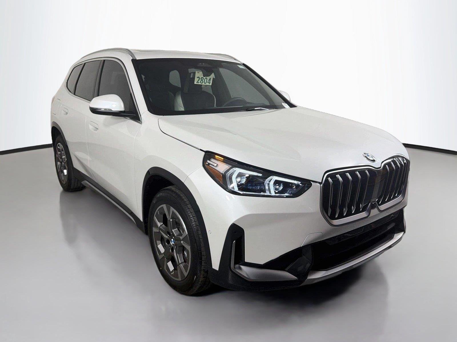 New 2026 Mineral White Metallic BMW xDrive28i image 3