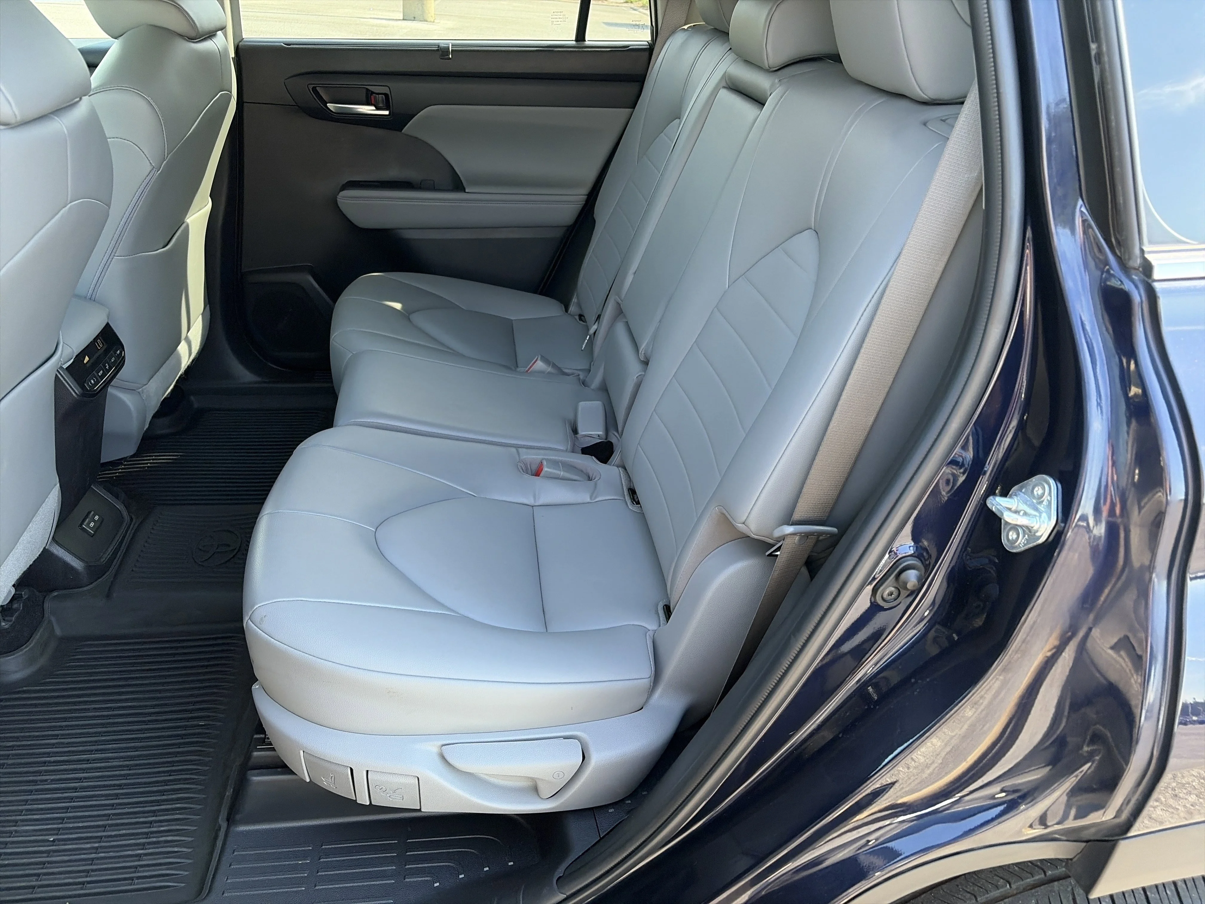 2022 Toyota Highlander XLE - Photo 23
