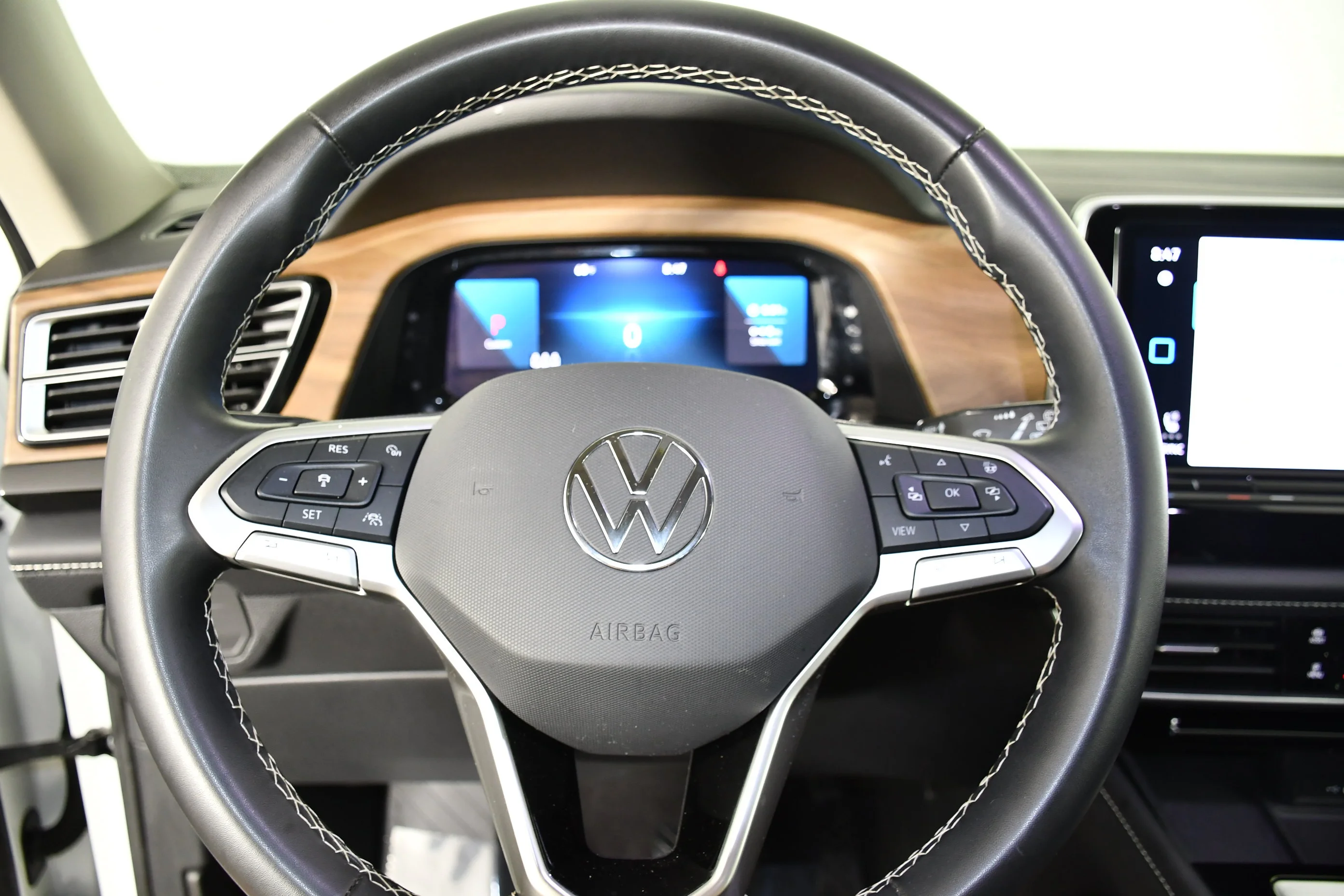 Used 2024 Gray Volkswagen 2.0T SE w/Technology image 20