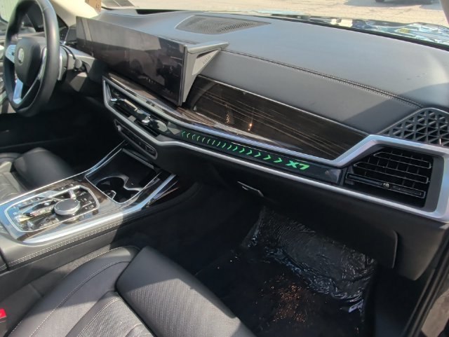 2025 BMW X7 40i - Photo 39