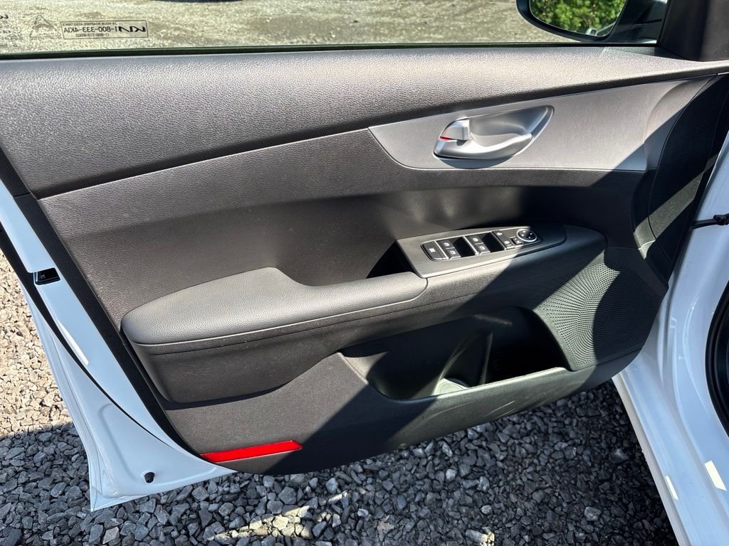 Used 2023 White Kia LXS image 15