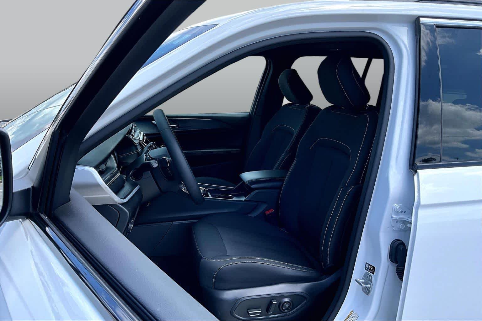 Used 2025 Bright White Clearcoat Jeep Laredo X image 8