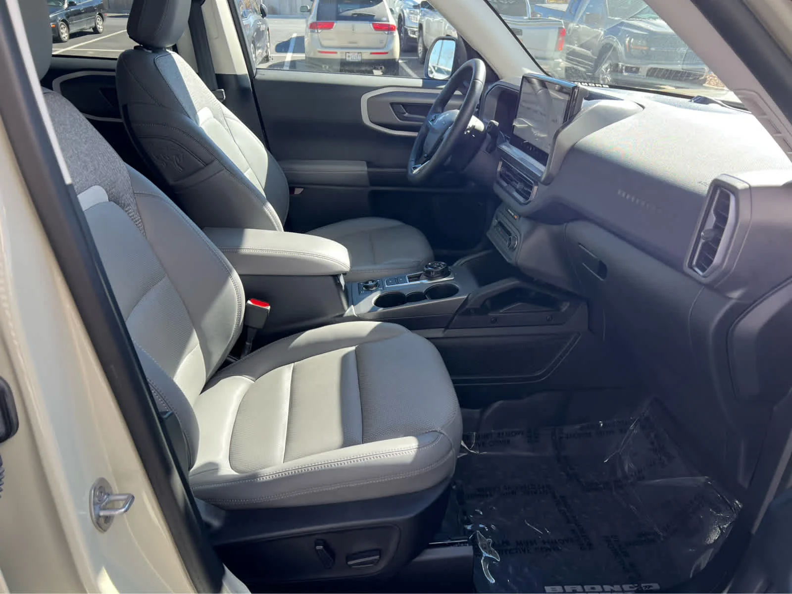 Used 2025 Desert Sand Ford Badlands image 17