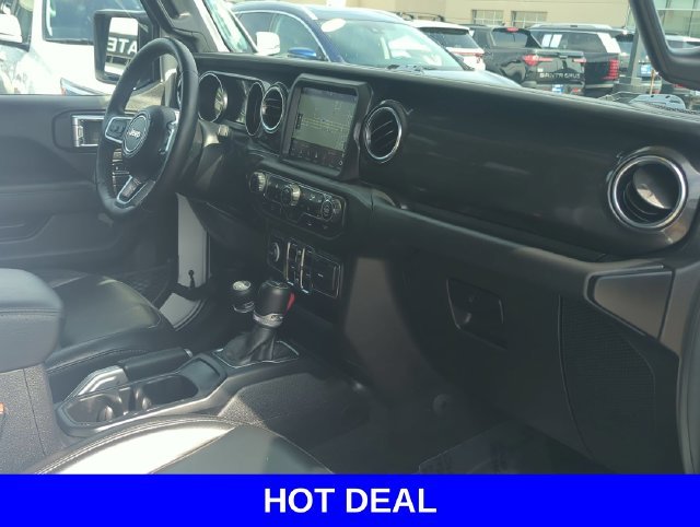 Used 2021 White Jeep Unlimited Sahara Altitude image 28