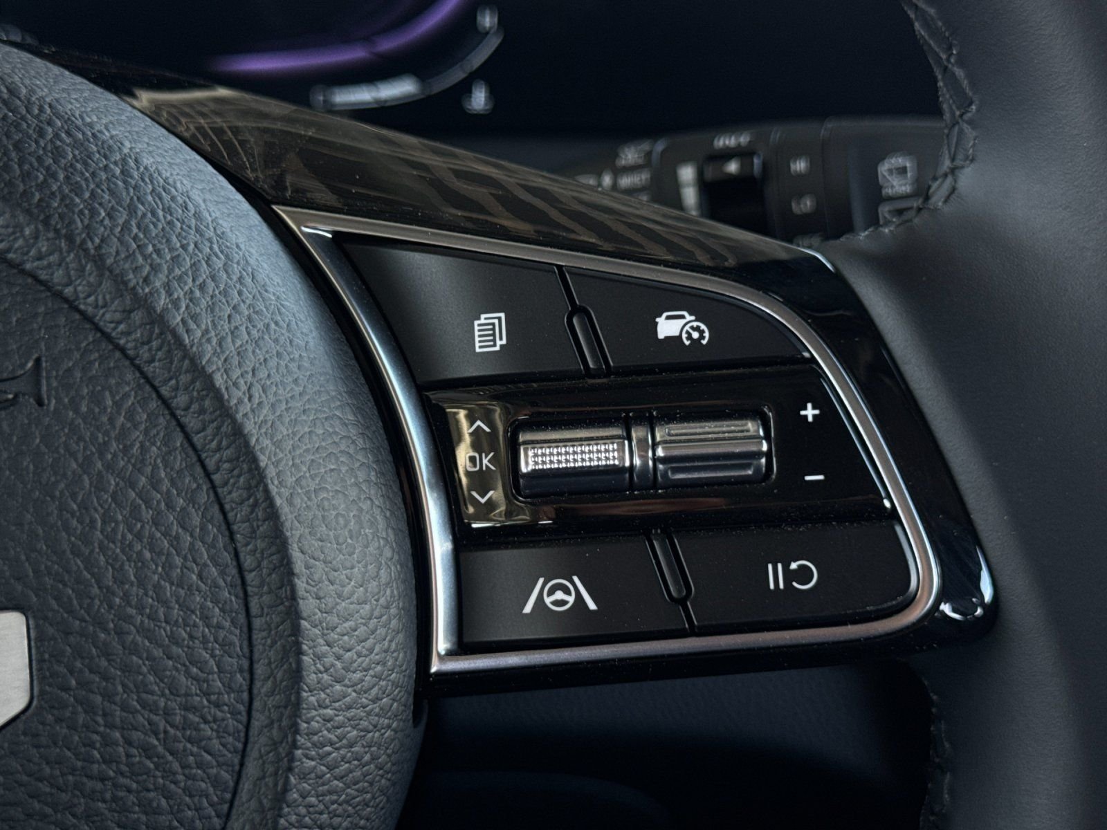 New 2026 Pluton Blue / Black Roof Kia S image 28