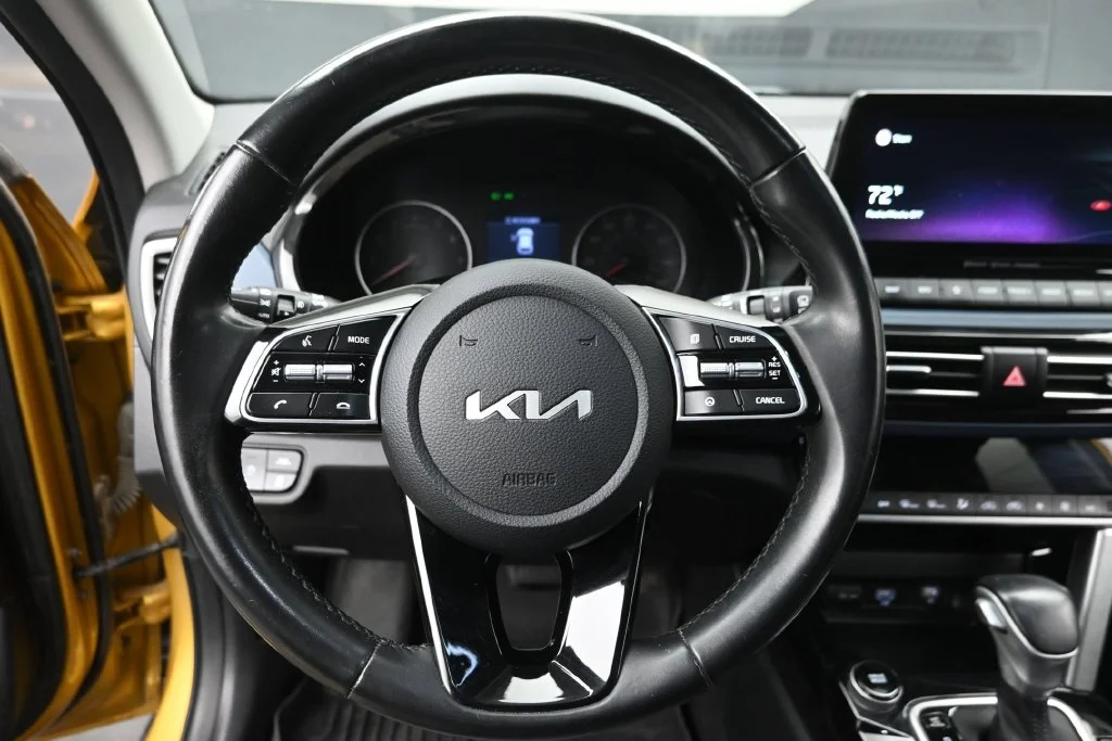 Used 2022 Yellow Kia S image 17