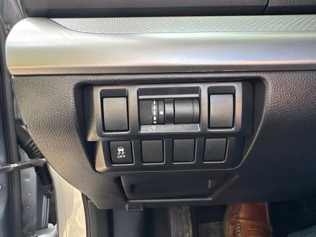 Used 2018 Silver Subaru 2.5i image 18