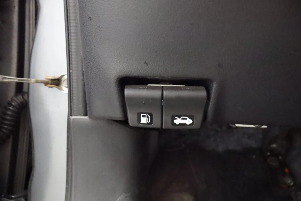 Used 2018 Gray Nissan 1.6 SV image 27