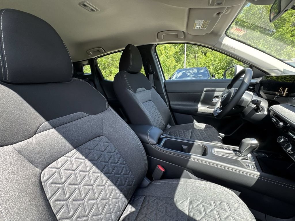 Used 2025 White Nissan SV image 27
