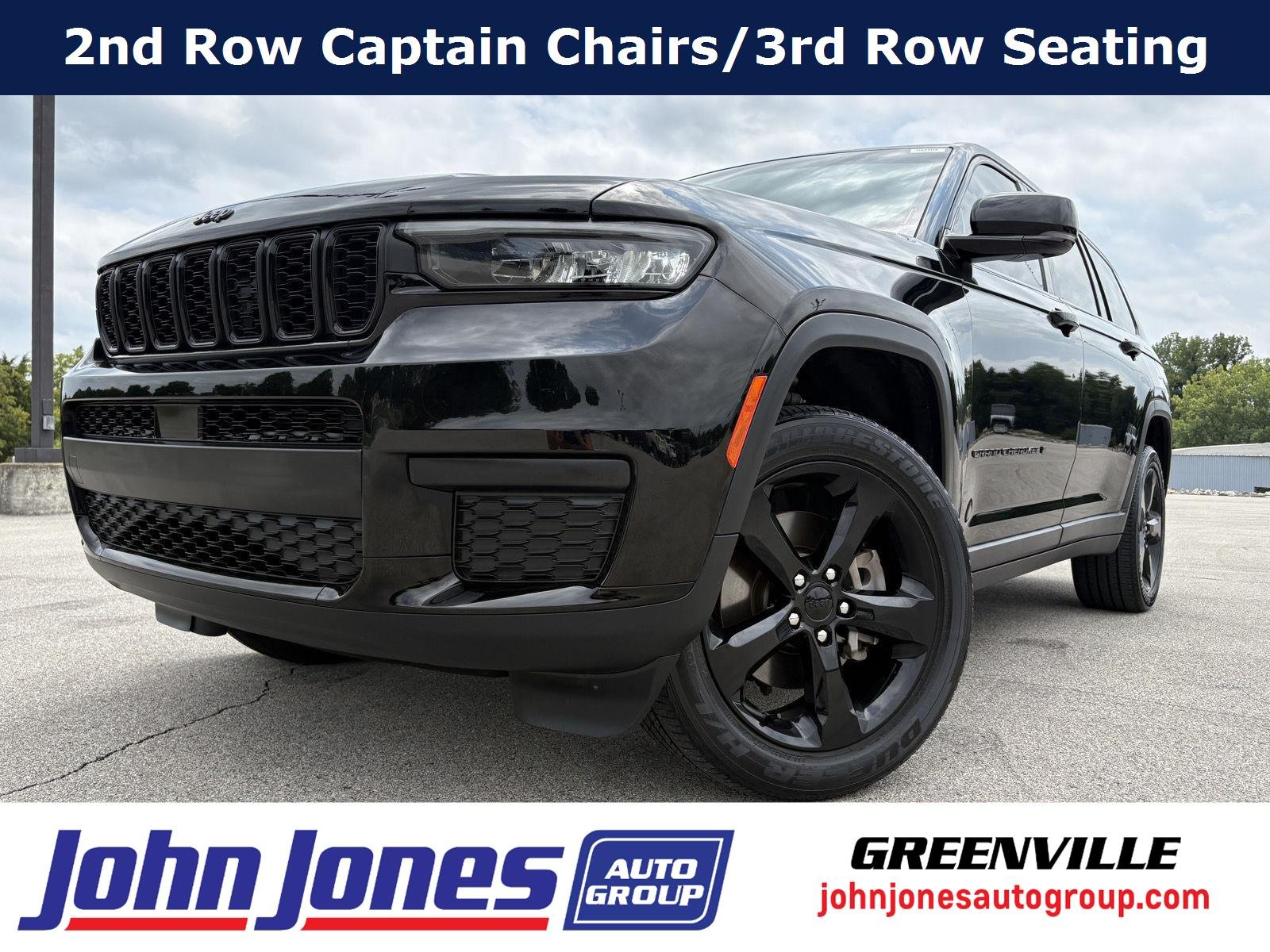 Used 2023 Diamond Black Crystal Pearlcoat Jeep Altitude image 1