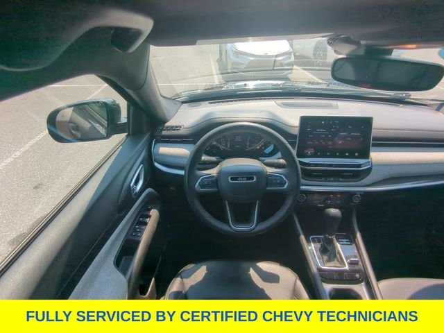 Used 2024 Gray Jeep Latitude image 39