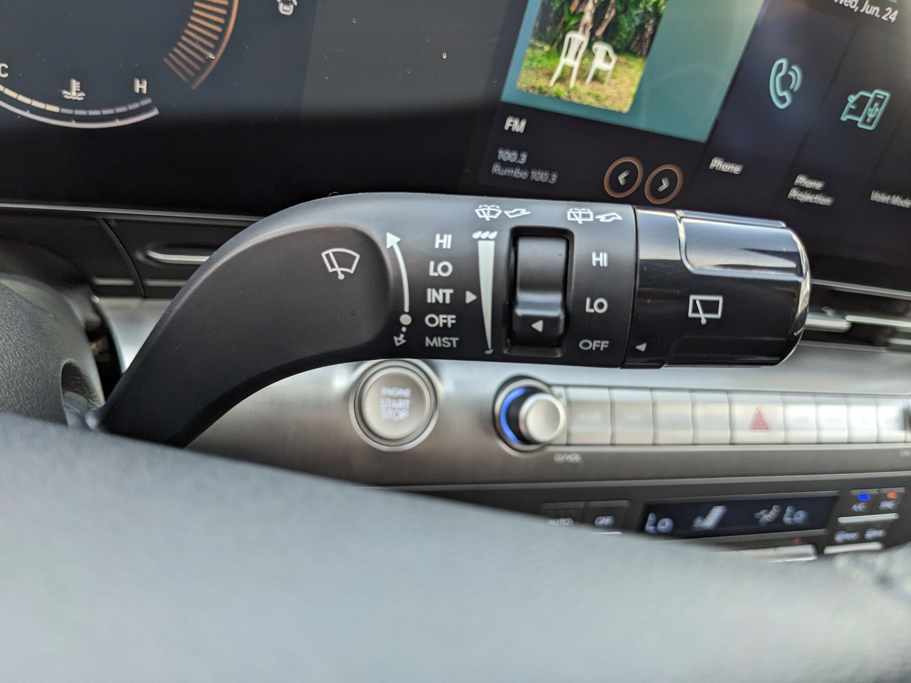 Used 2025 Atlas White Hyundai SEL image 25