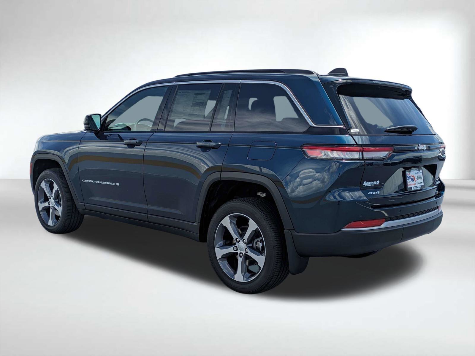 New 2026 Fathom Blue Pearl-Coat Exterior Paint Jeep Limited image 6