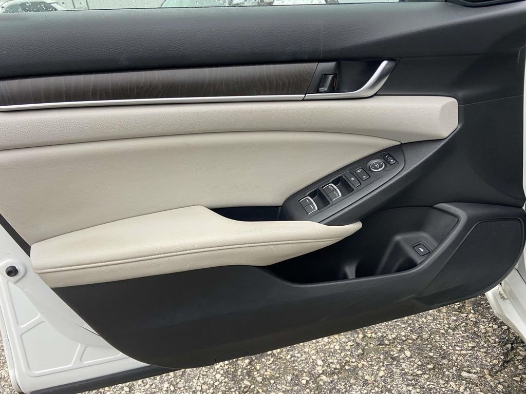 Used 2018  Honda EX image 12