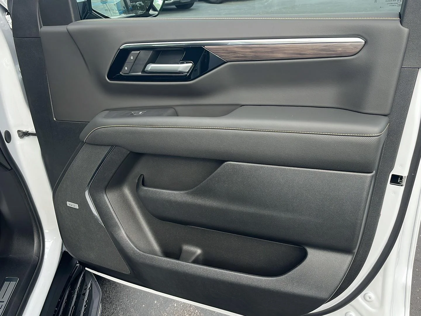 New 2026 Polar White Tricoat Chevrolet Premier image 33