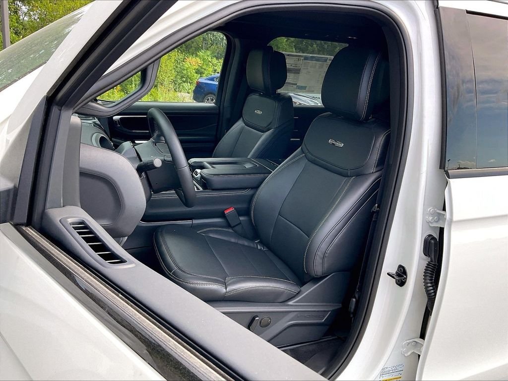 New 2027 Star White Metallic Tri-Coat Ford Platinum image 11