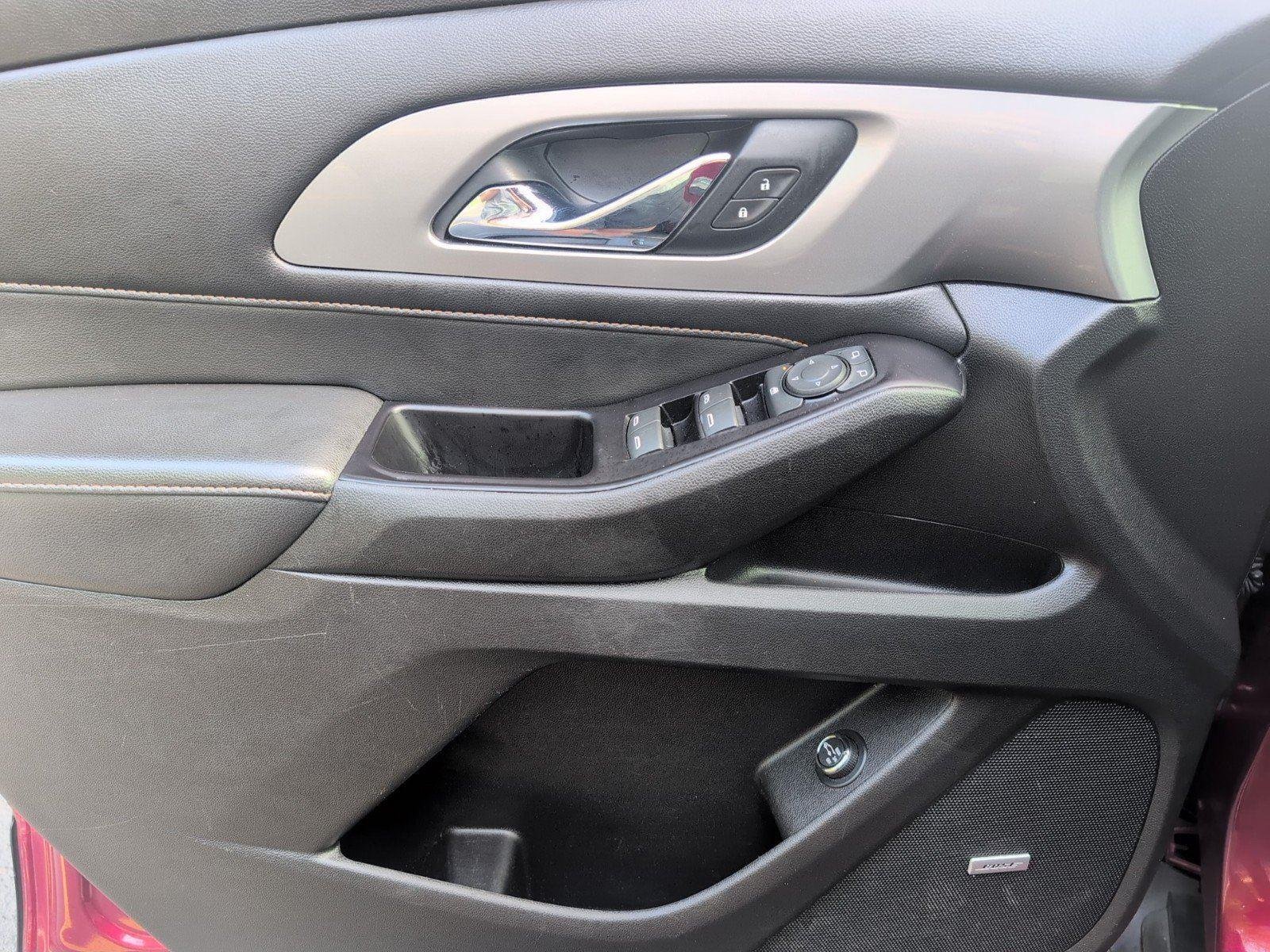 Used 2019 CAJUN RED TINTCOAT Chevrolet RS image 18