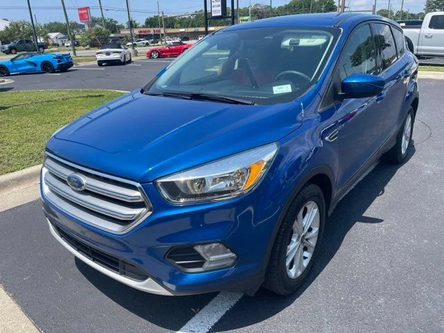 Used 2017 Blue Ford SE image 4