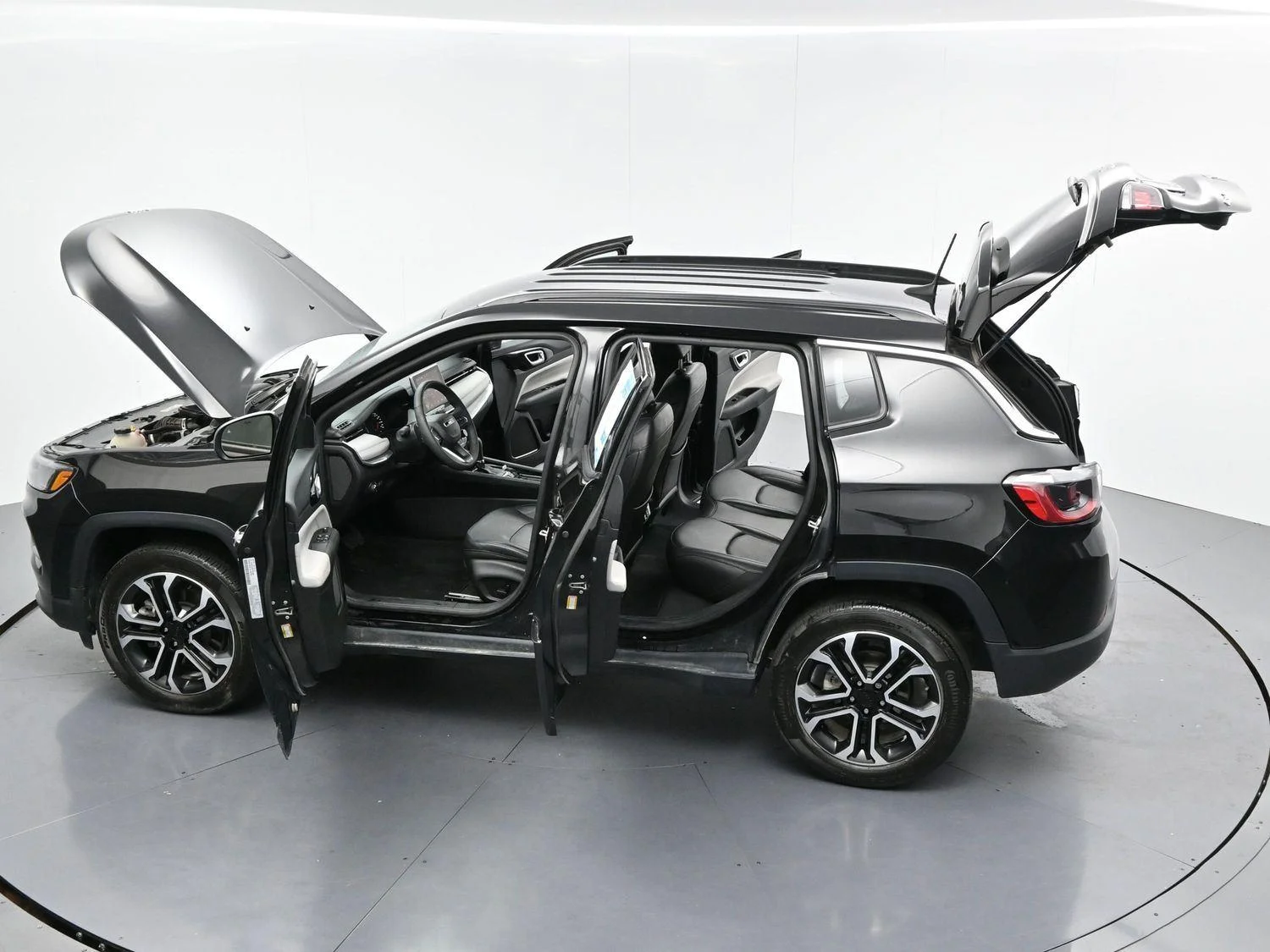 Used 2023 Diamond Black Crystal Pearlcoat Jeep Limited image 39