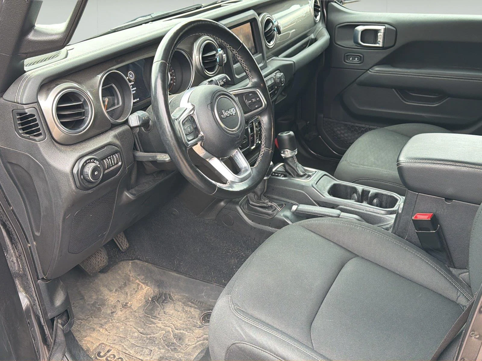 Used 2020 Granite Crystal Metallic Clearcoat Jeep Sahara image 10