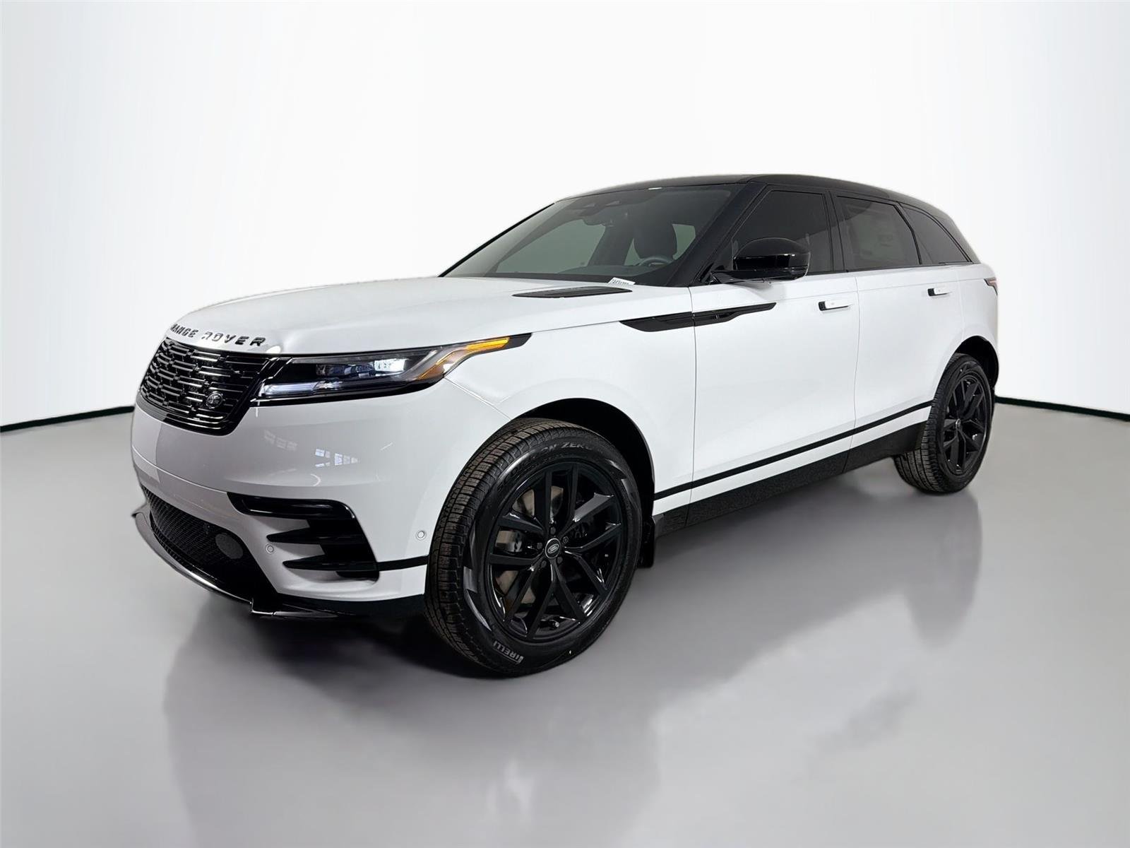 New 2026 Fuji White LAND ROVER Dynamic SE image 1