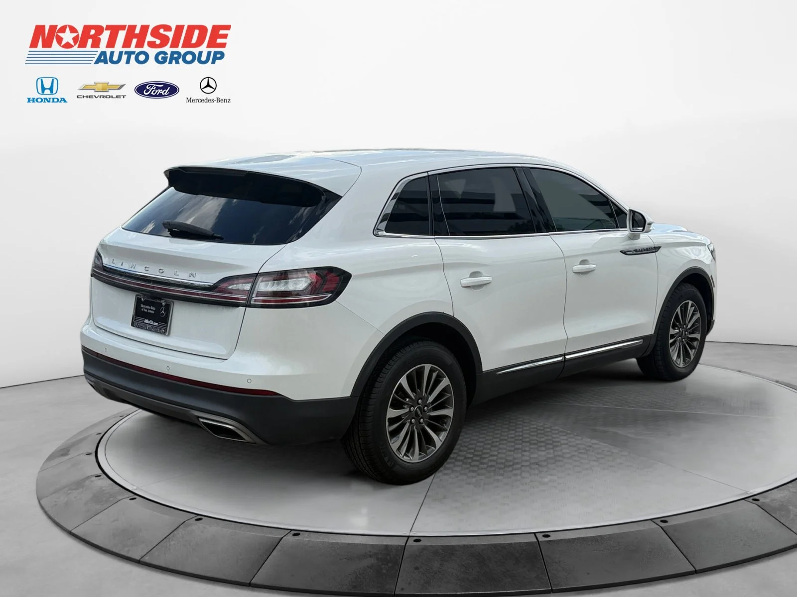 Used 2023 Pristine White Metallic Tri-Coat Lincoln Standard image 7