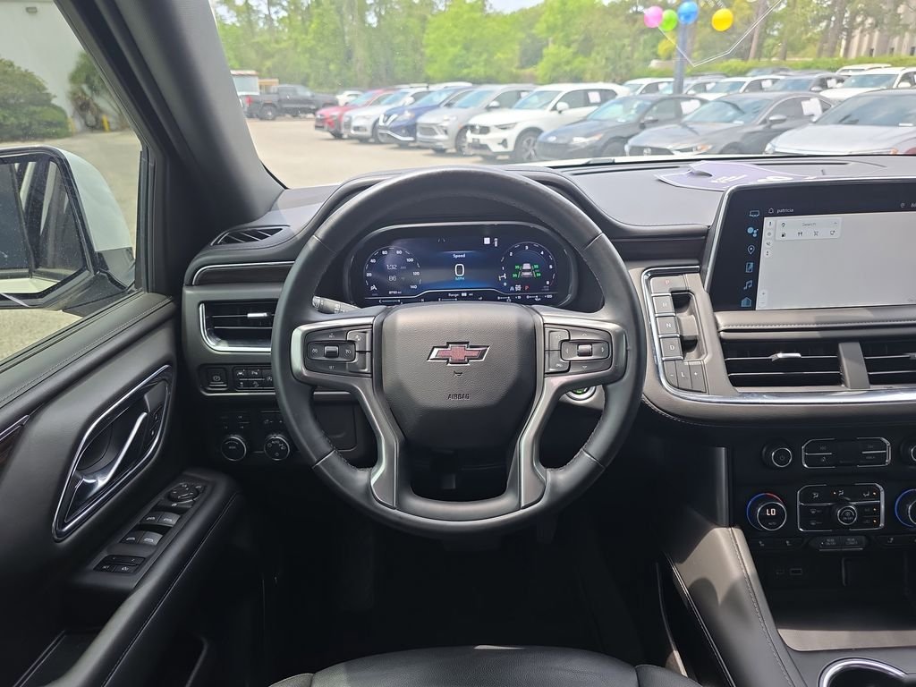 Used 2023 White Chevrolet Z71 image 16