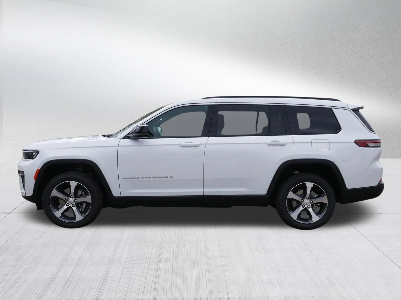 New 2026 Bright White Clear-Coat Exterior Paint Jeep Limited image 4