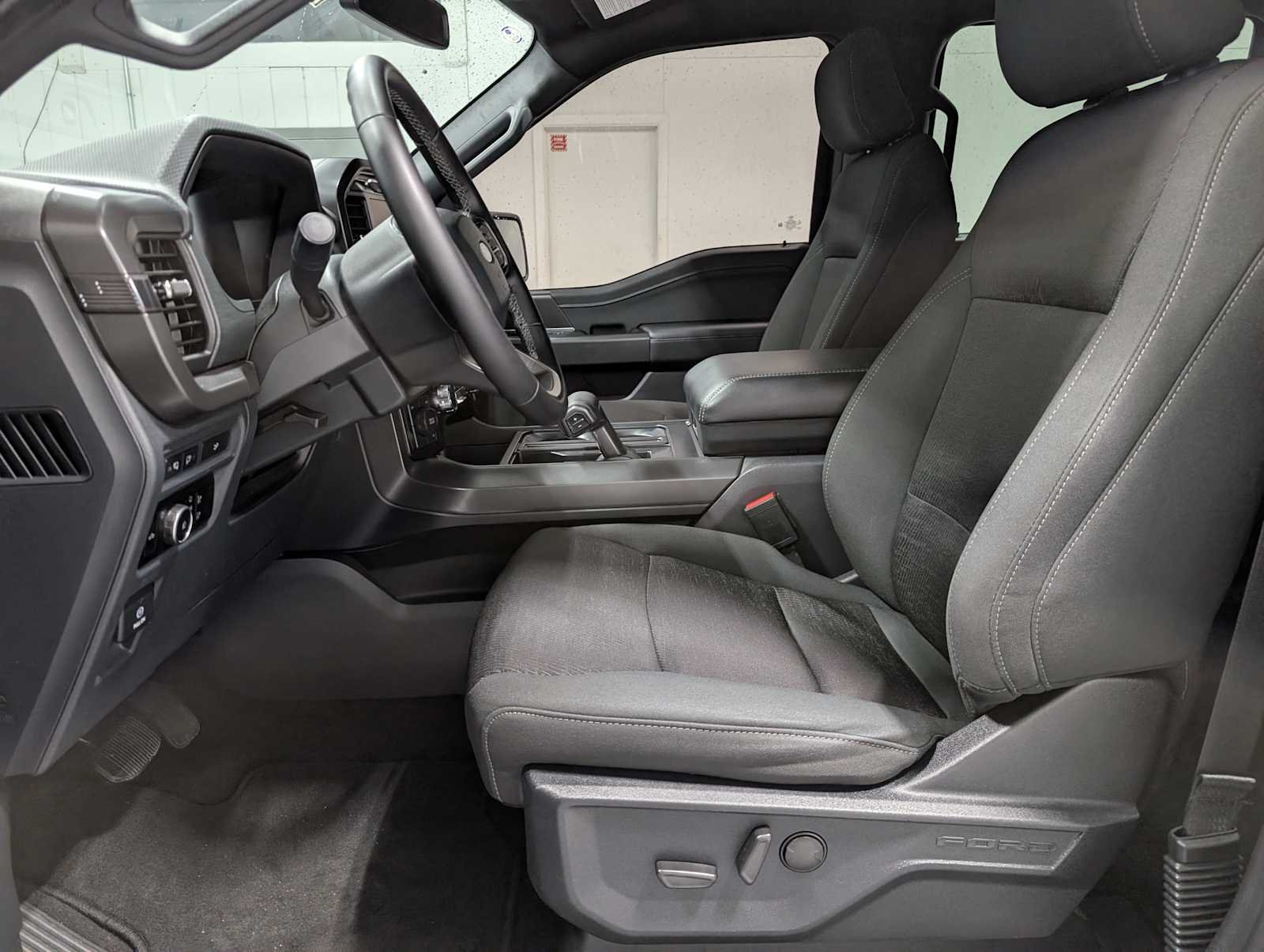 Used 2024 Agate Black Metallic Ford XLT image 4