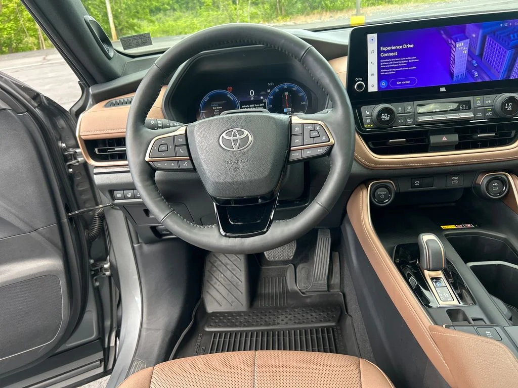 Certified Used 2025  Toyota MAX Platinum image 21