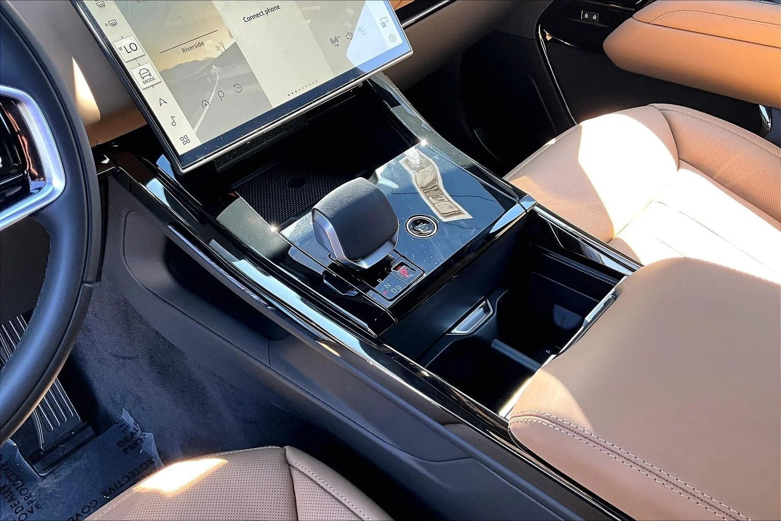 New 2026 Borasco Grey Land Rover SE image 8
