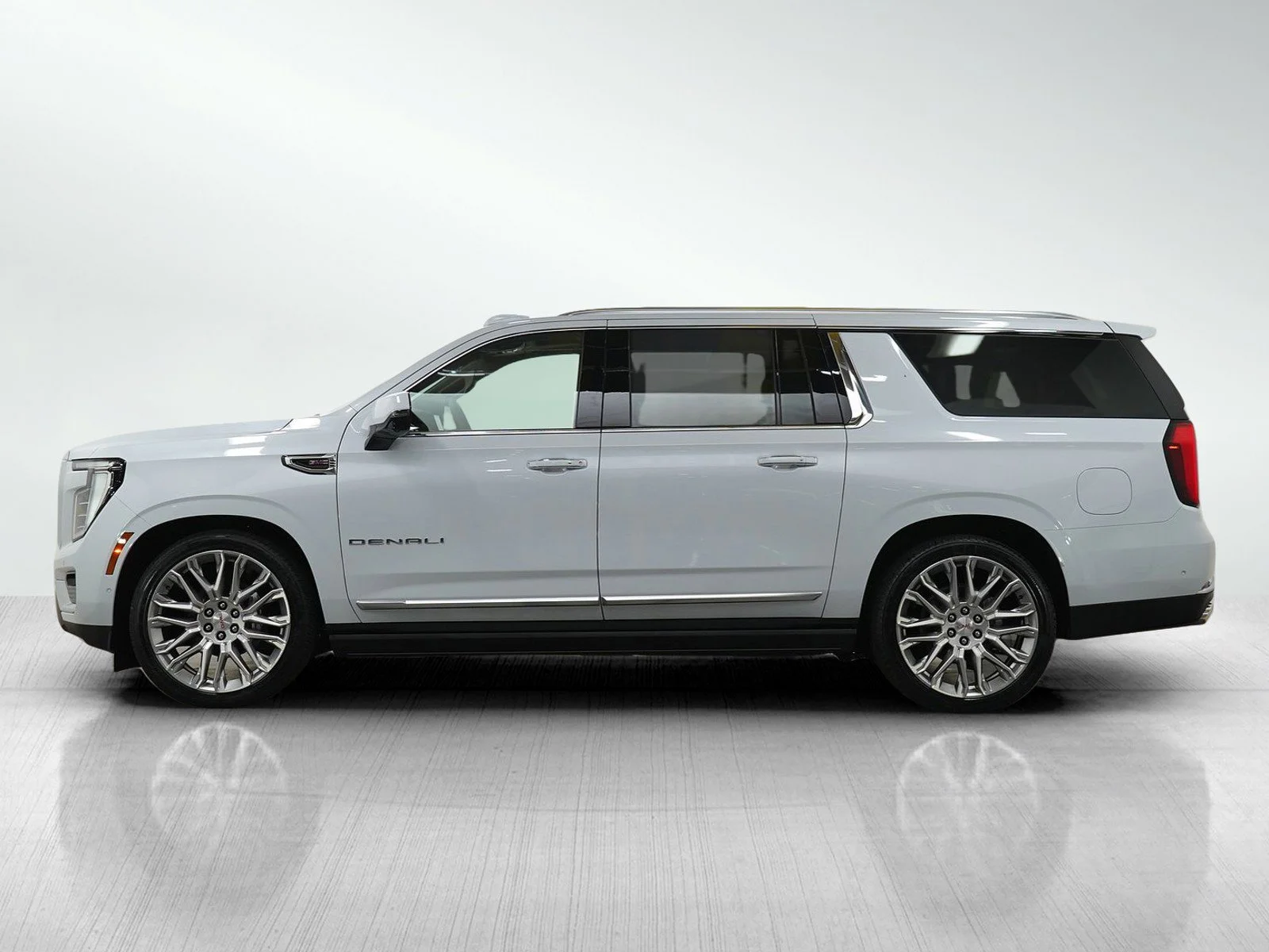 Used 2026 GMC Yukon XL Denali with VIN 1GKS2JKL7TR132886 for sale in Bloomington, Minnesota