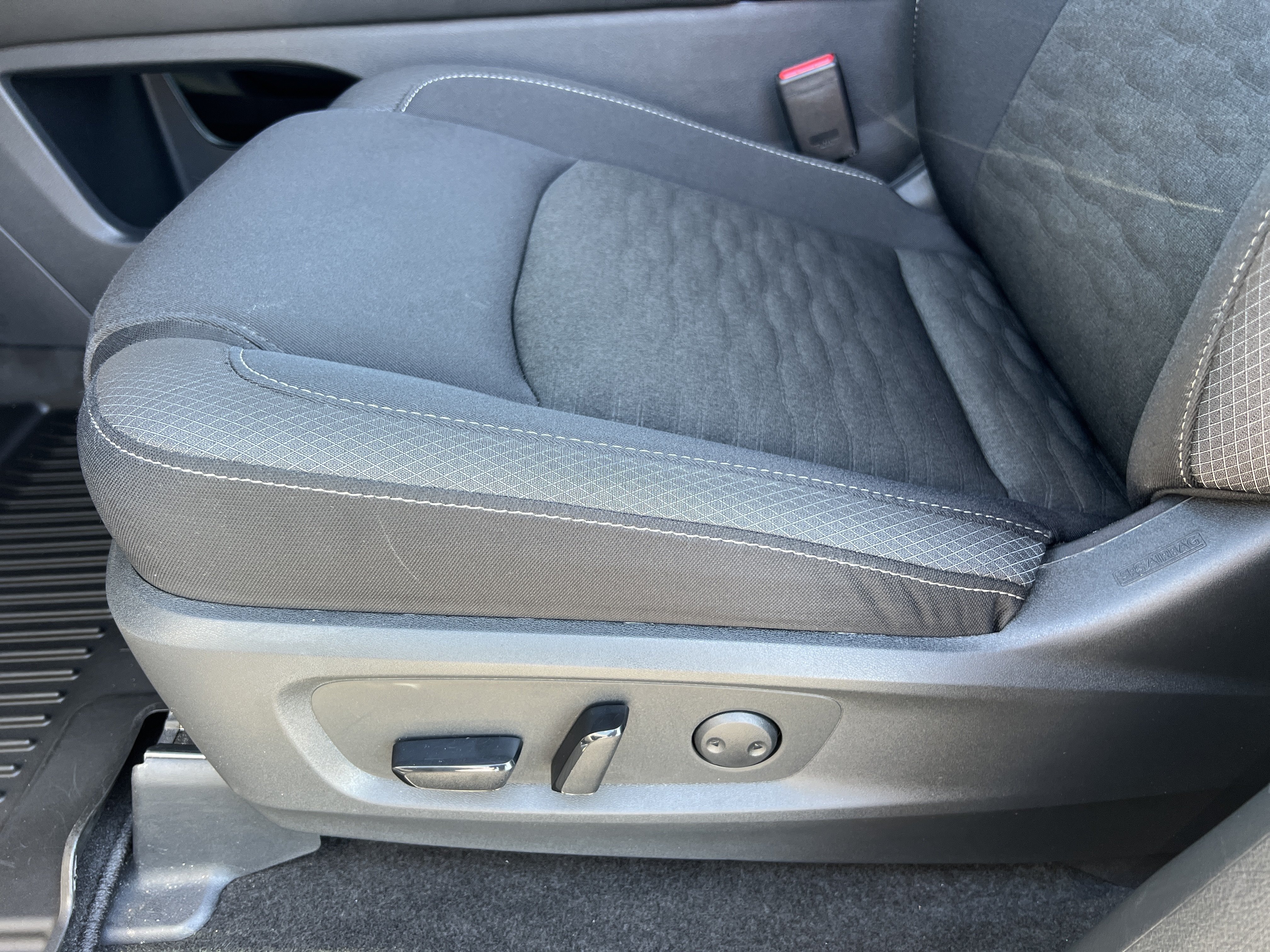 Used 2025 Deep Ocean Blue Pearl Nissan SV image 21