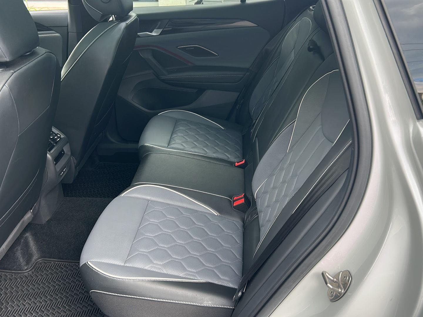 Certified Used 2025  Volkswagen  image 10