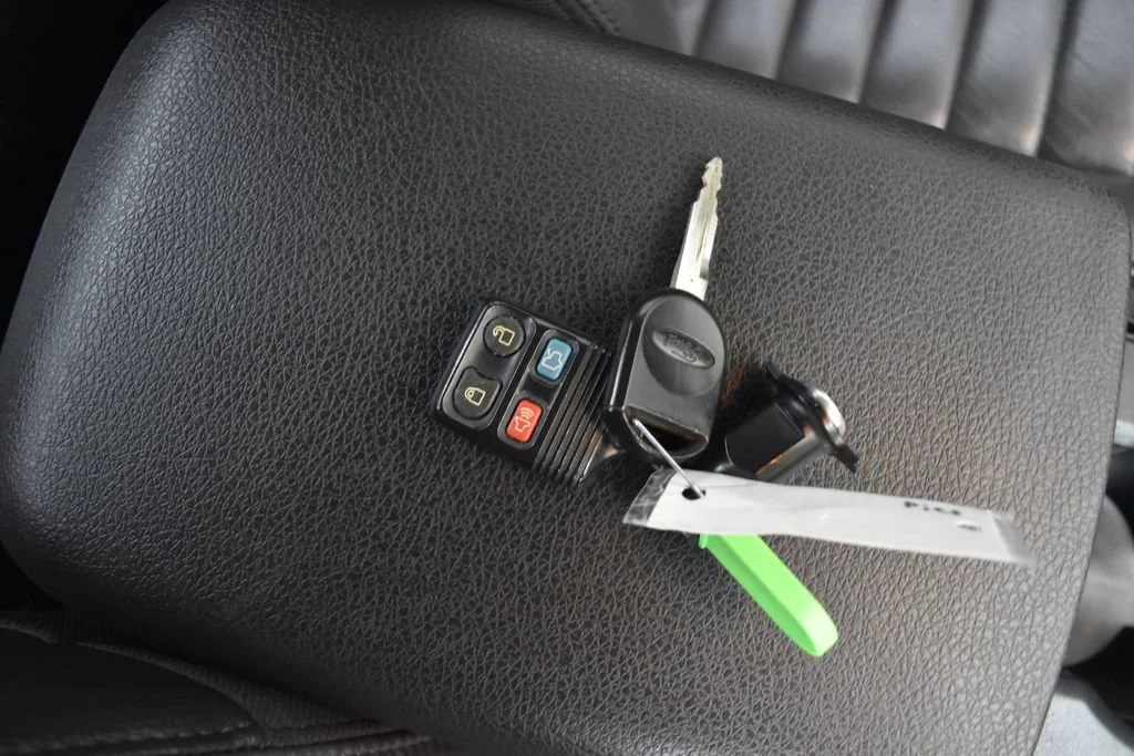 Used 2008 Gray Ford GT Deluxe image 25