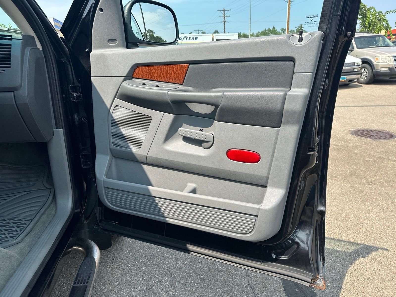 Used 2006 Black Dodge SLT image 32