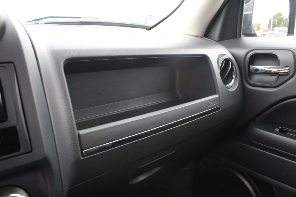 Used 2016 Black Jeep High Altitude image 18