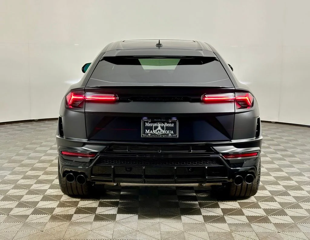 Used 2024 Black Lamborghini S image 7