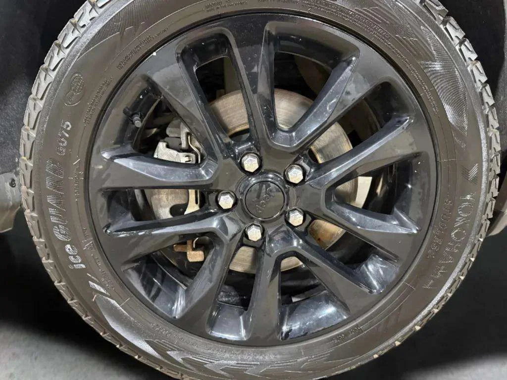 Used 2021 Sting-Gray Clearcoat Jeep Laredo X image 29