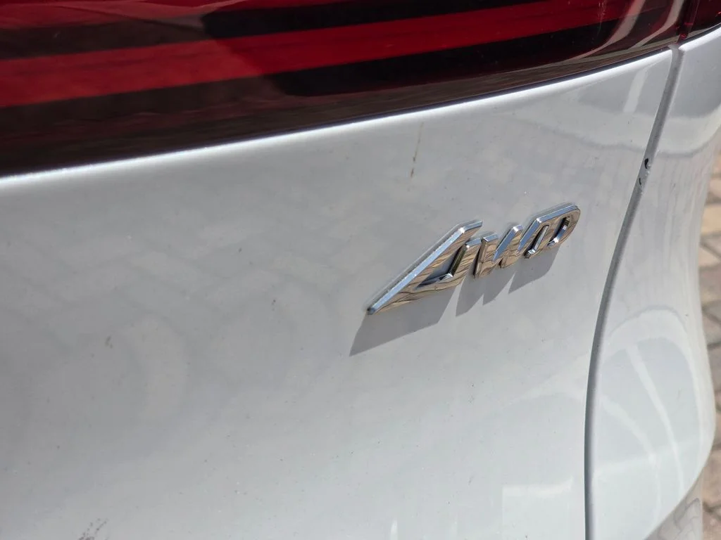 New 2026 White Genesis 2.5T Select image 7