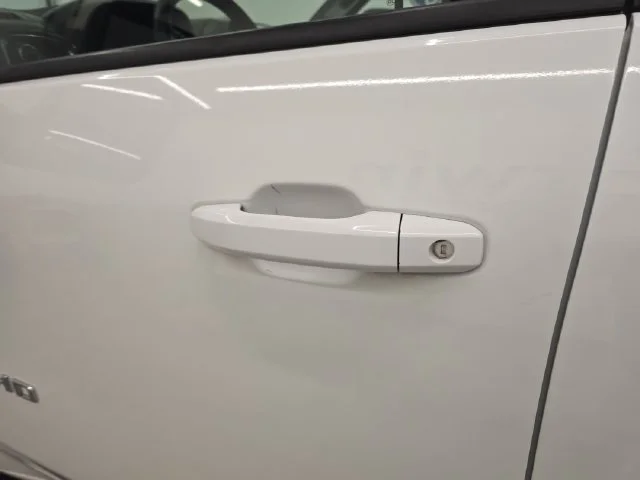 Used 2020 Summit White Chevrolet LT image 19