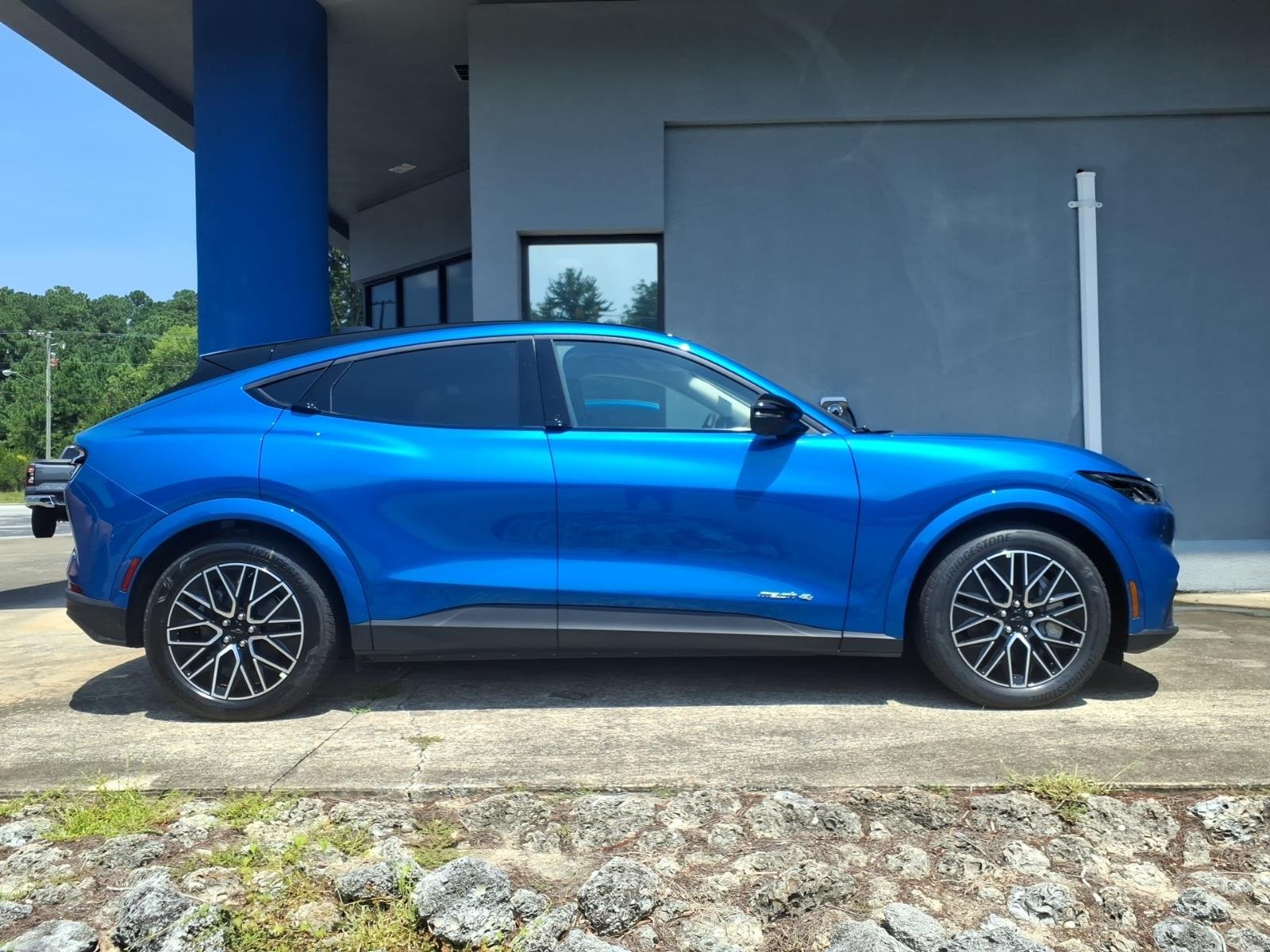 New 2026 Velocity Blue Metallic Ford Premium image 6