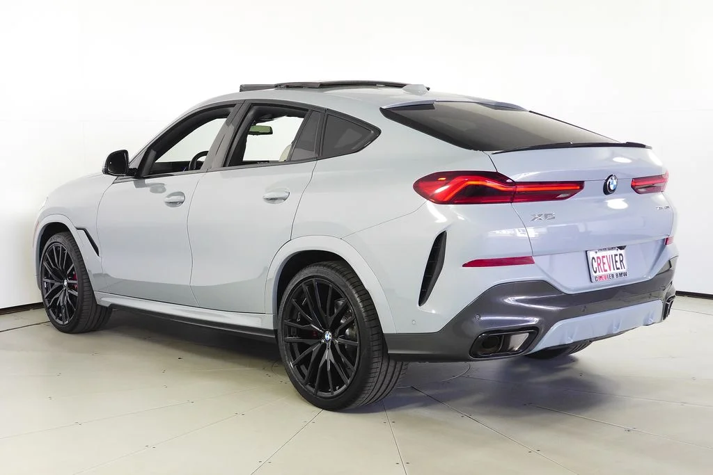 Used 2024 Gray BMW xDrive40i image 8