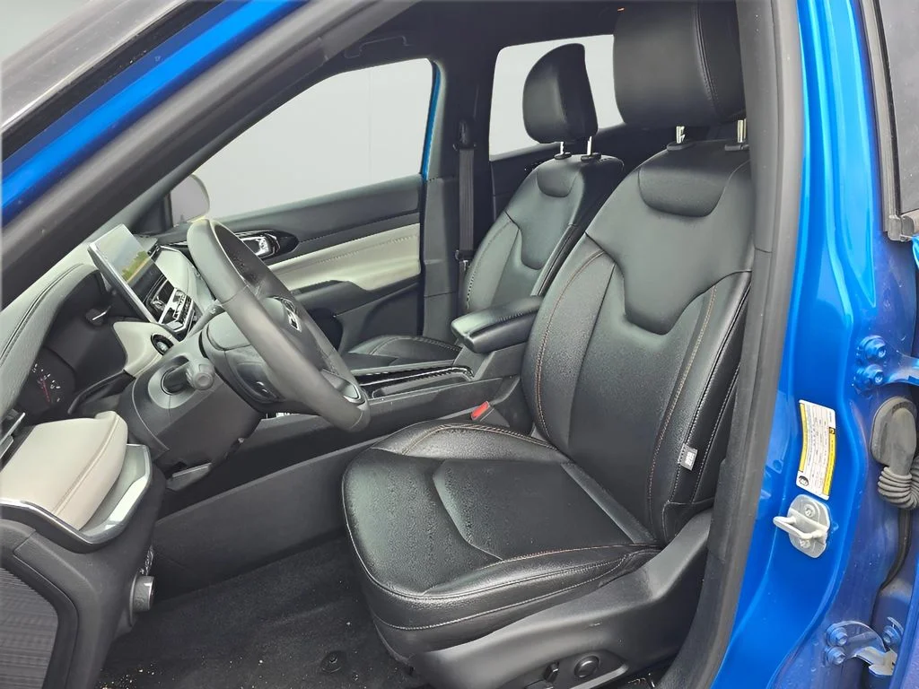 Used 2024 Hydro Blue Pearlcoat Jeep Limited image 26