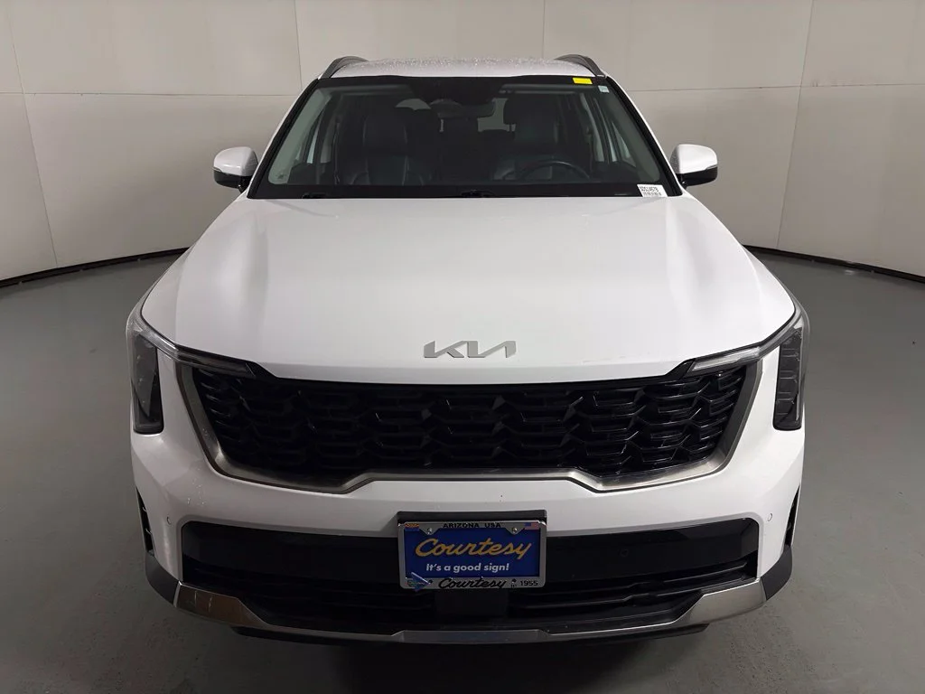 Used 2024 White Kia S image 3