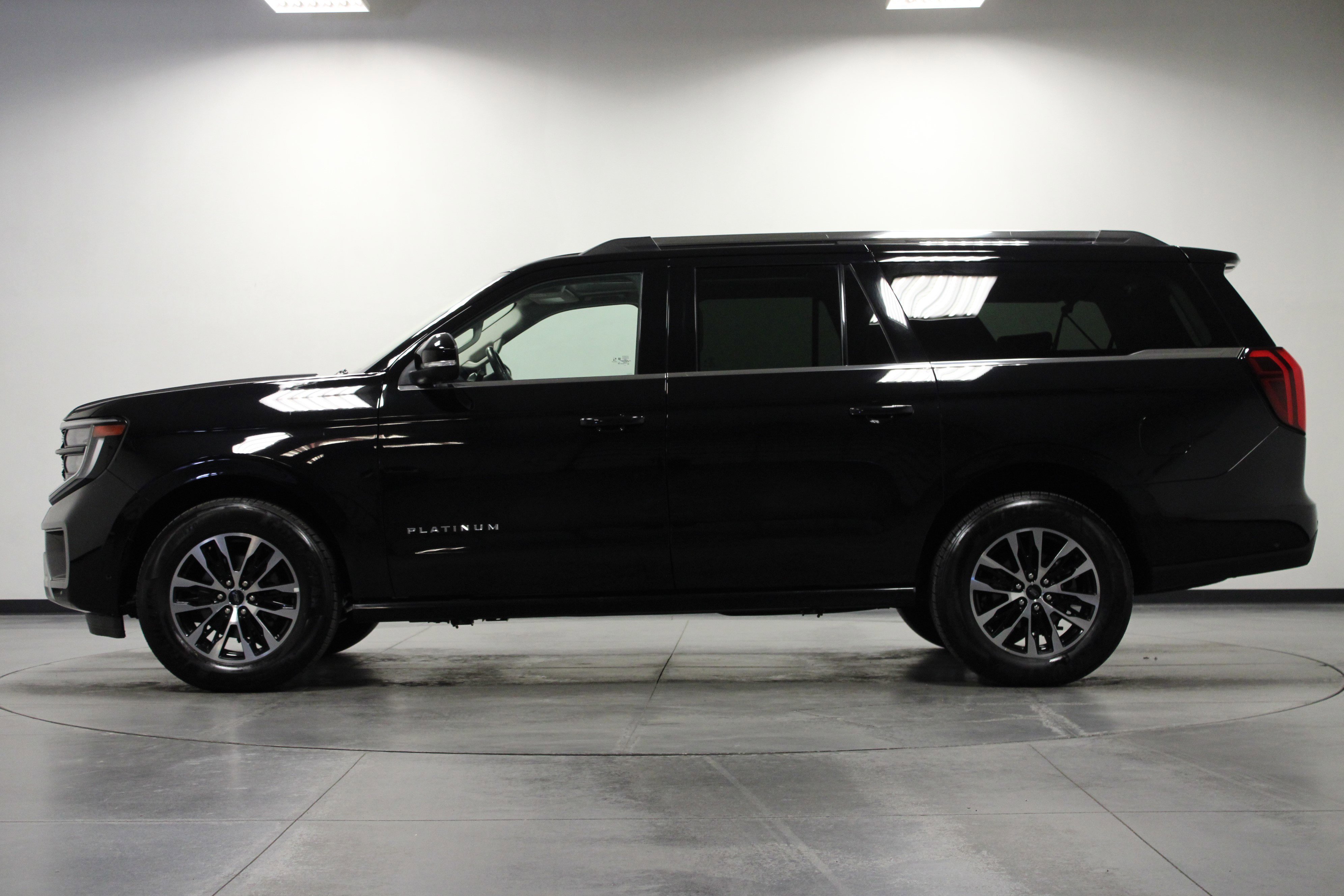 Used 2025 Black Metallic Ford Platinum image 7