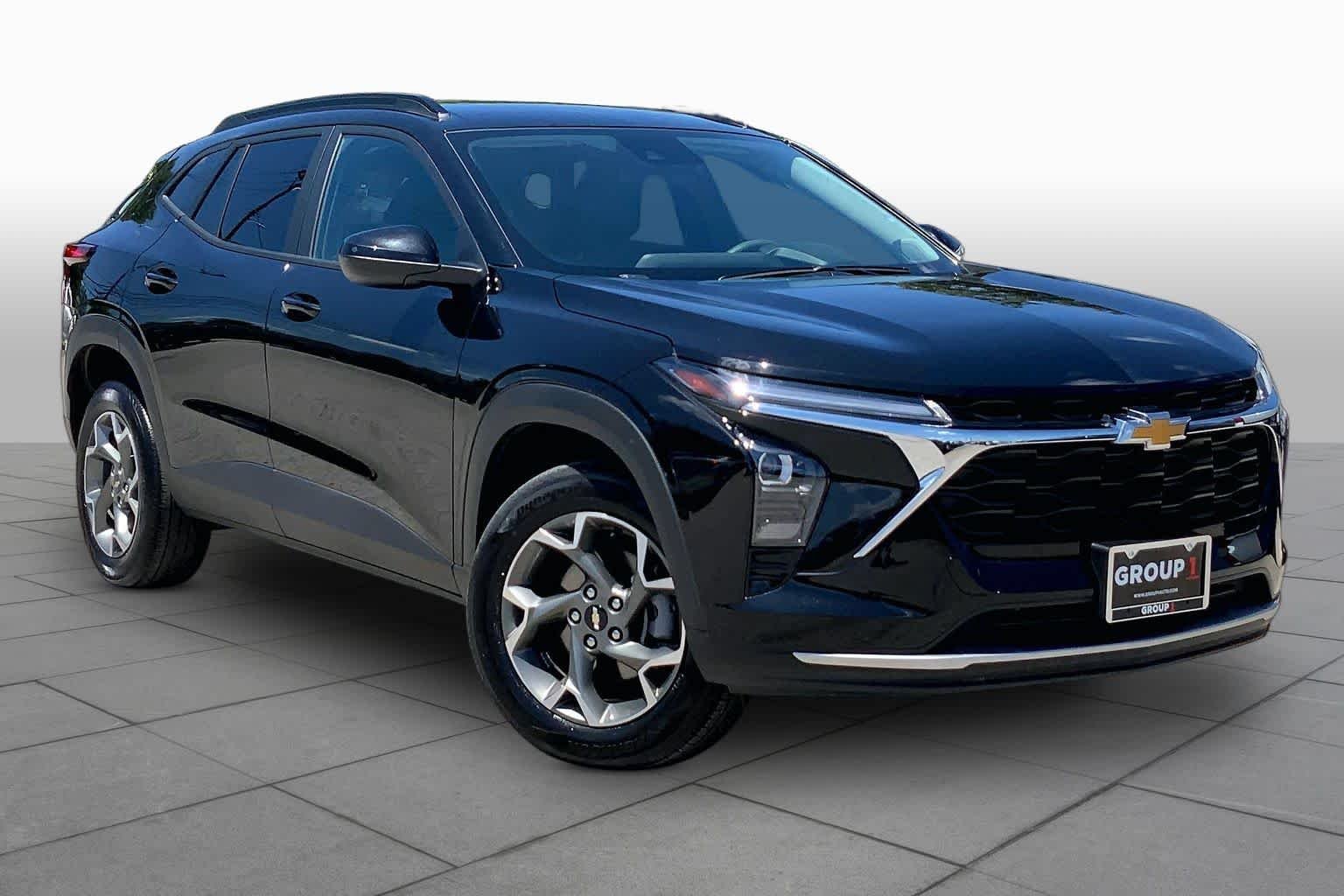 Used 2025 Mosaic Black Metallic Chevrolet LT image 3