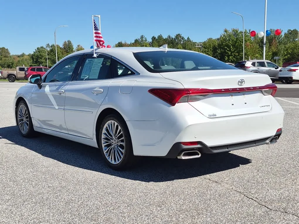 Used 2019 Wind Chill Pearl Toyota Limited image 4