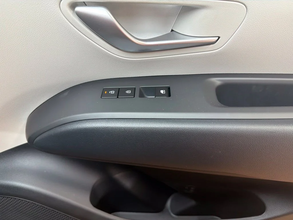 New 2026 Shimmering Silver Hyundai SEL Convenience image 12